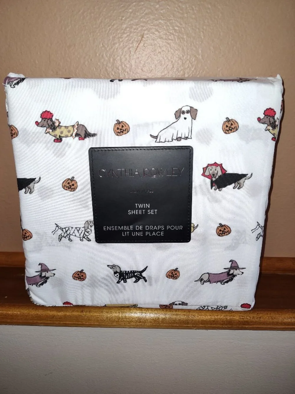 NWT! Cynthia Rowley Sheet Set - Halloween Dogs in Costumes - Twin Size